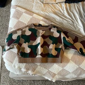 Balance athletica/vitality cropped camo crewneck